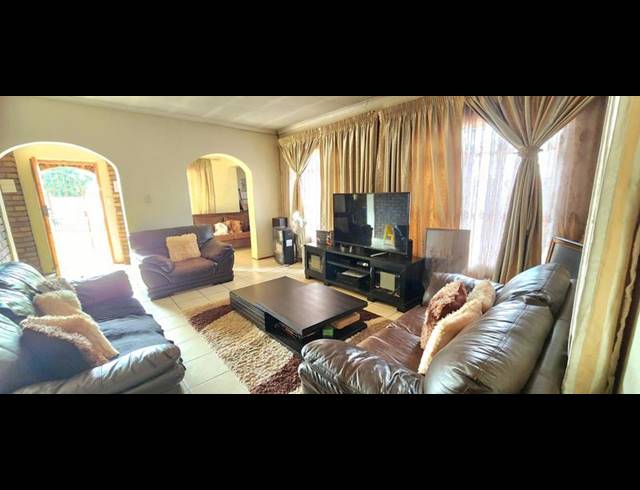 3 BEDROOM HOUSE FOR SALE IN DAWN PARK